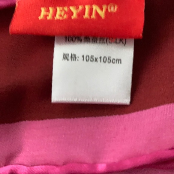 Heyin silk scarf - Picture 11 of 12